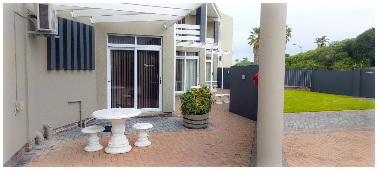 Beachwood Inn Melkbosstrand ケープタウン エクステリア 写真